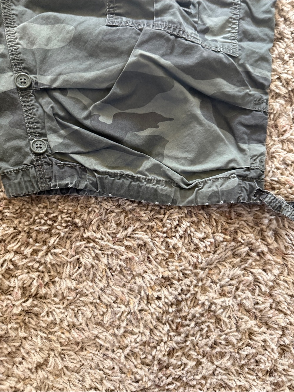 Sean John Men's Camo Cargo Shorts in Olive Green - Picture 3 of 5